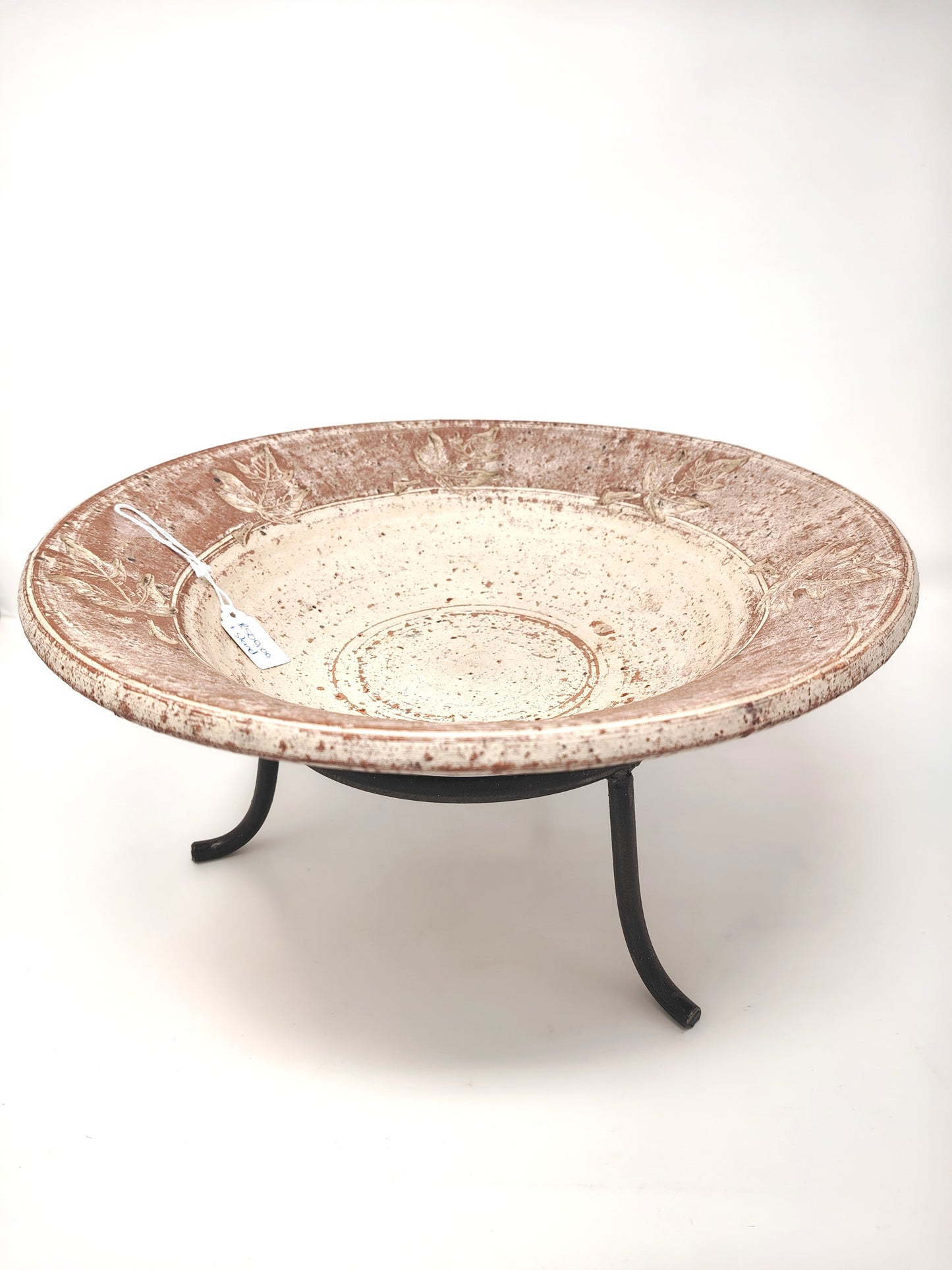 Bowl with pedestal (A39)